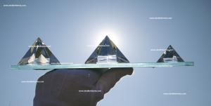 PYRAMIDY V GIZE  ( jedinečné křišťálové pyramidy Cheopsova, Rachefova a Menkaureova )